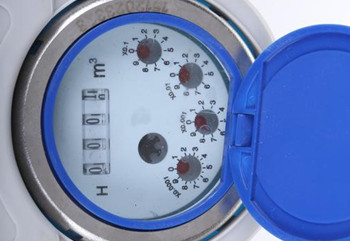 光電(dian)直讀遠傳水表的(de)類型和特點